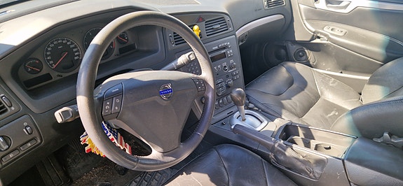 Volvo S60 2 of 5