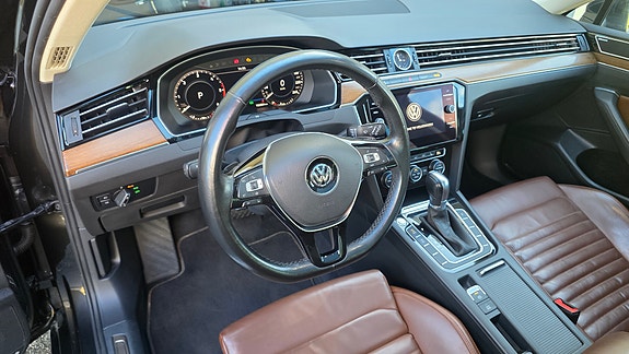Volkswagen Passat 7 of 18