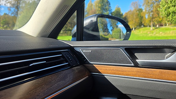 Volkswagen Passat 18 of 18