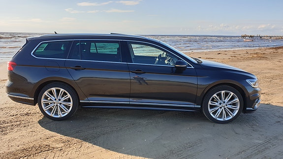 Volkswagen Passat 2 of 18