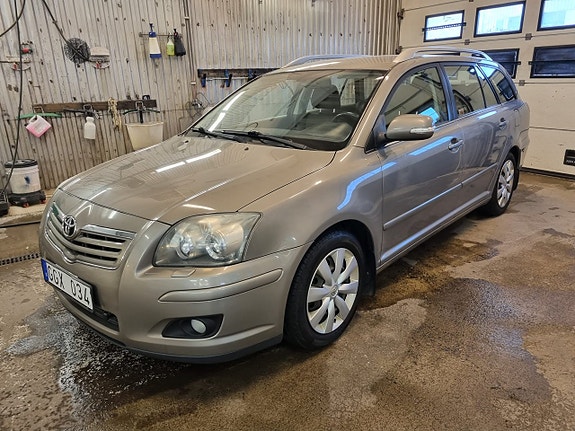 Toyota Avensis 3 of 10