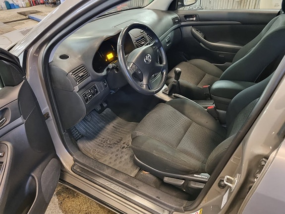 Toyota Avensis 9 of 10