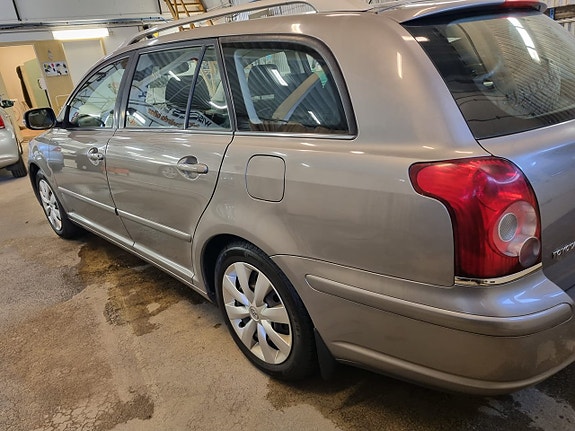 Toyota Avensis 6 of 10