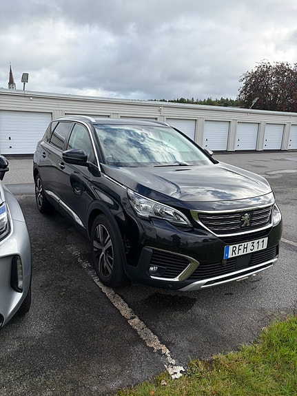 Peugeot 5008 2 of 12