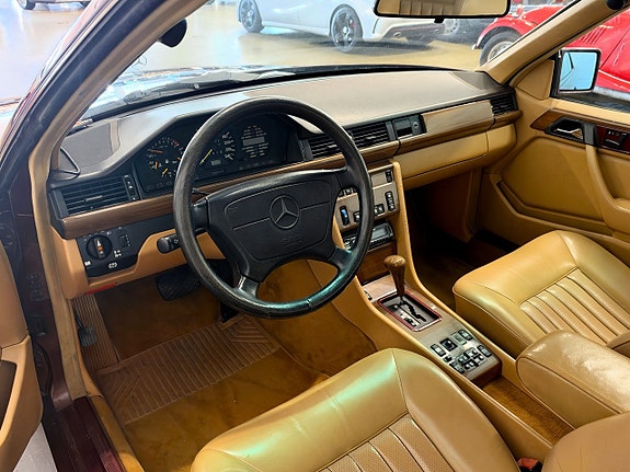 Mercedes-Benz 300 CE 7 of 16