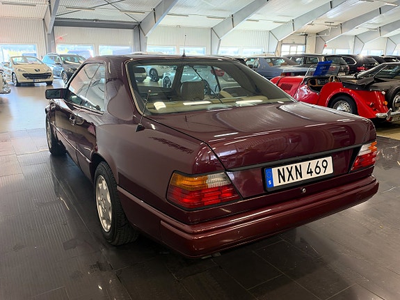 Mercedes-Benz 300 CE 5 of 16
