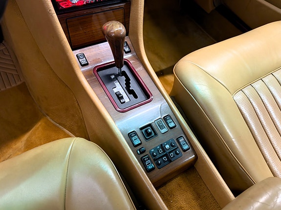 Mercedes-Benz 300 CE 11 of 16