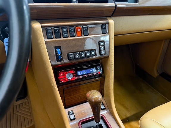 Mercedes-Benz 300 CE 10 of 16
