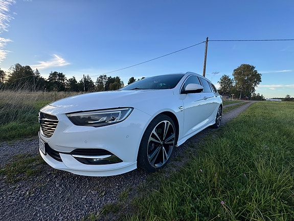 Opel Insignia 2 of 8