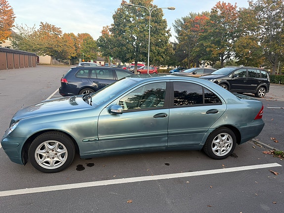 Mercedes-Benz C180 11 of 15