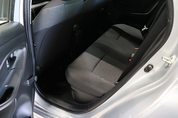 Toyota Yaris 9 of 20