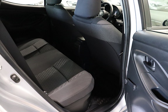 Toyota Yaris 10 of 20