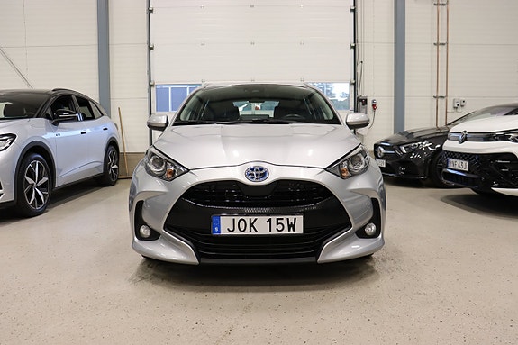 Toyota Yaris 3 of 20