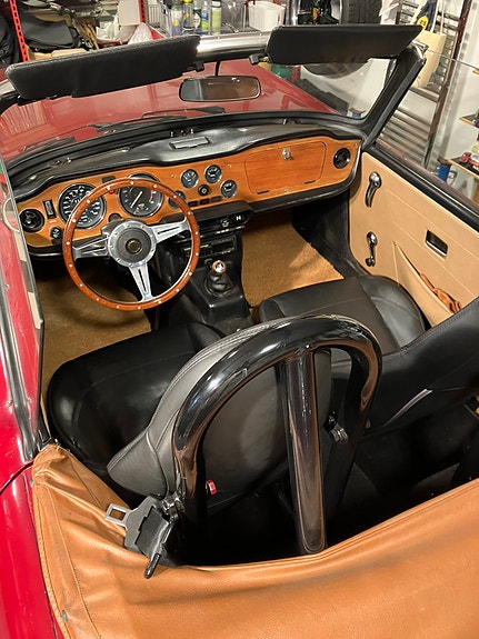 Triumph TR6 2 of 4