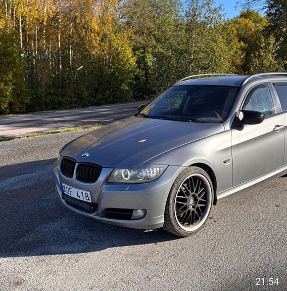 BMW 320d 2 of 5