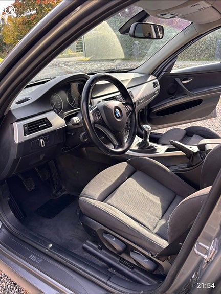 BMW 320d 4 of 5