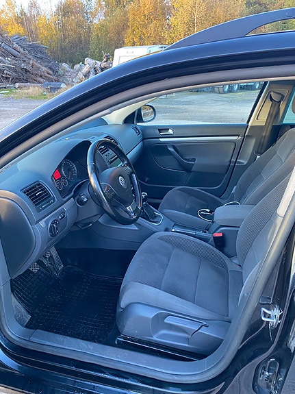 Volkswagen Golf V 9 of 15