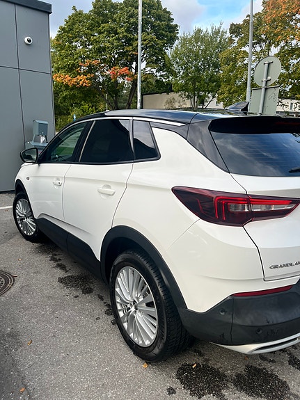 Opel Grandland X 2 of 6