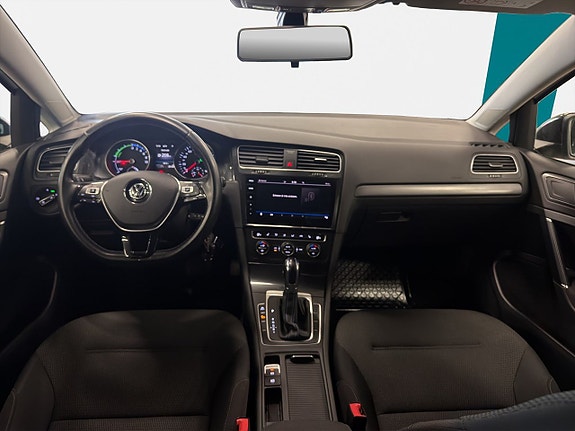 Volkswagen e-Golf VII 19 of 22