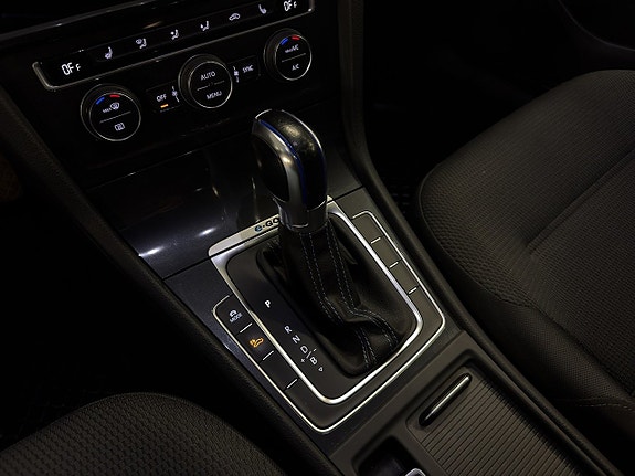Volkswagen e-Golf VII 13 of 22