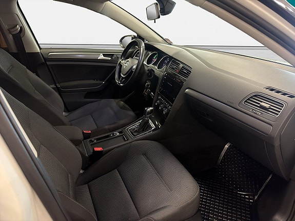 Volkswagen e-Golf VII 21 of 22