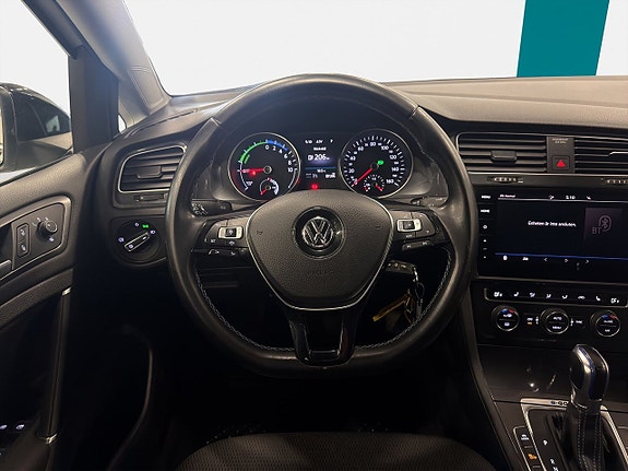 Volkswagen e-Golf VII 18 of 22