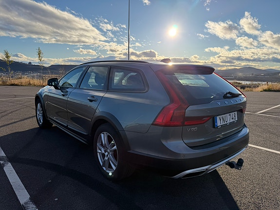 Volvo V90 Cross Country 3 of 13