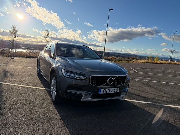 Volvo V90 Cross Country 8 of 13