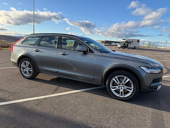 Volvo V90 Cross Country 6 of 13