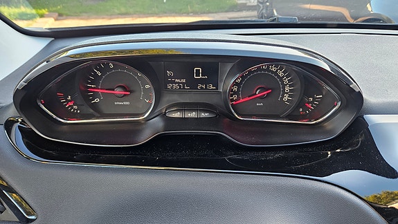 Peugeot 208 7 of 16