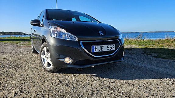 Peugeot 208 3 of 16