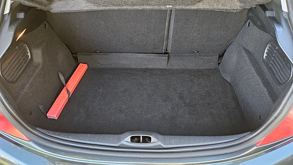 Peugeot 208 12 of 16