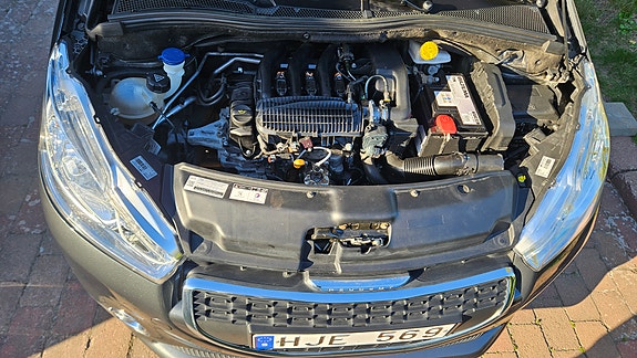 Peugeot 208 13 of 16