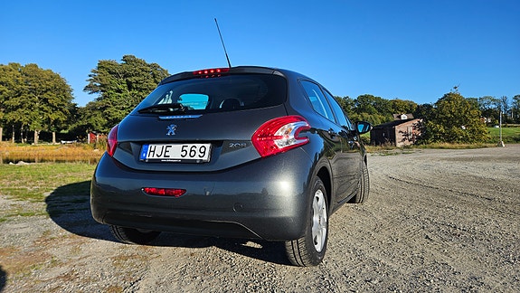 Peugeot 208 4 of 16