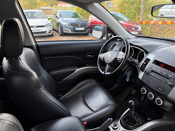 Peugeot 4007 10 of 18
