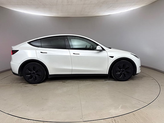 Tesla Model Y 2 of 11
