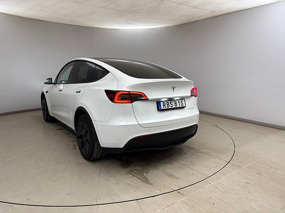 Tesla Model Y 4 of 11