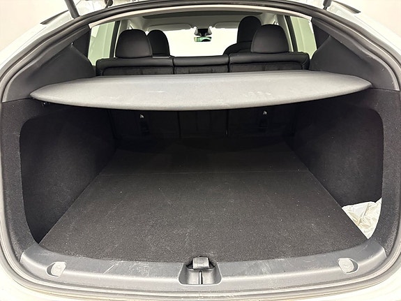 Tesla Model Y 9 of 11