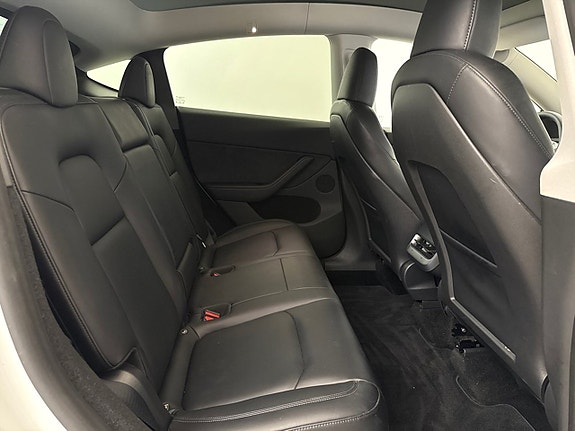 Tesla Model Y 8 of 11