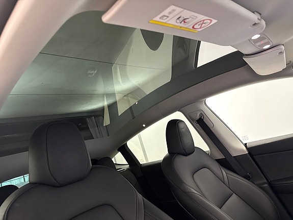 Tesla Model Y 7 of 11