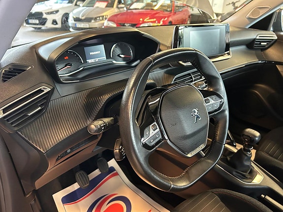 Peugeot 2008 27 of 30