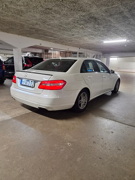 Mercedes-Benz E200 2 of 8