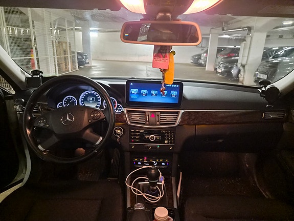 Mercedes-Benz E200 5 of 8