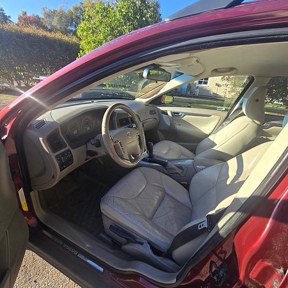Volvo V70 8 of 11
