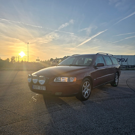 Volvo V70 2 of 11