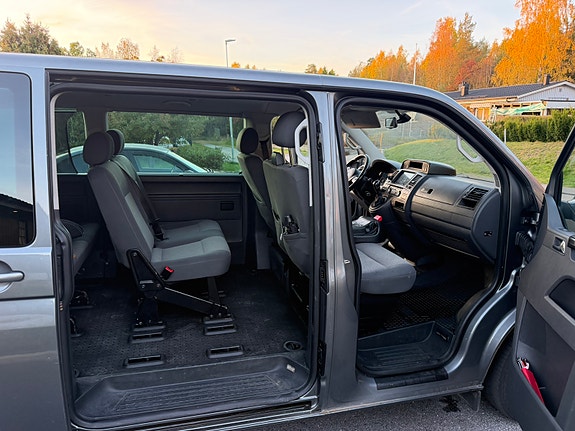 Volkswagen Caravelle 3 of 5