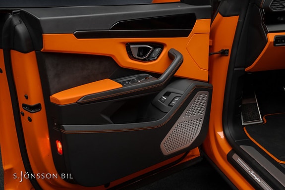 Lamborghini Urus 21 of 30