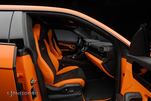 Lamborghini Urus 25 of 30