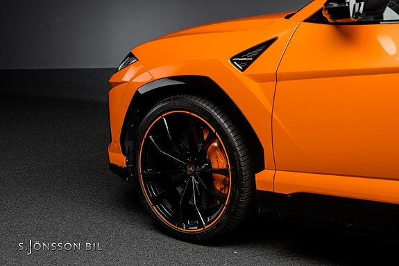 Lamborghini Urus 13 of 30