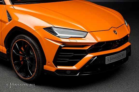 Lamborghini Urus 10 of 30